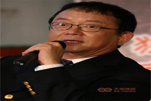 美股大跌!道指跌近900点,特斯拉跌超15%